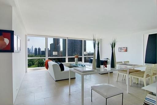 3rd image of 330 W Diversey Pkwy APT 1705