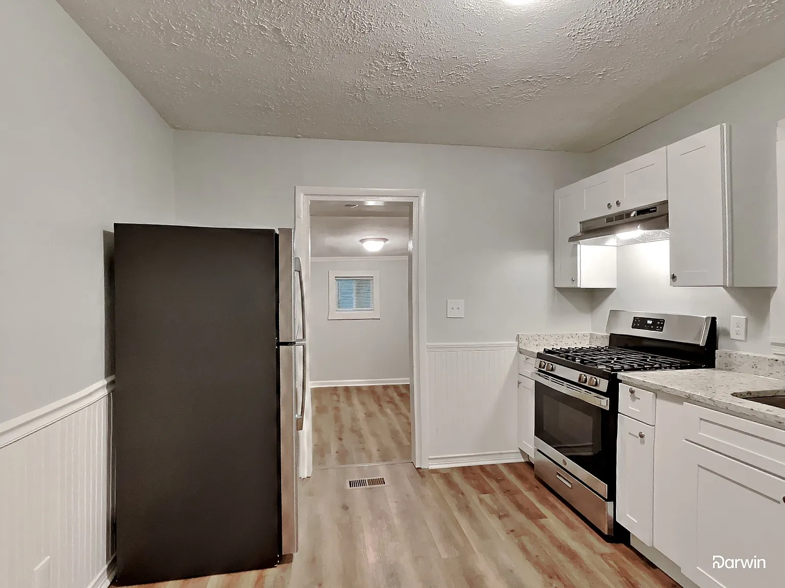 3 bed, 1.0 bath, 1040 sqft, $1,465 — Photo 2