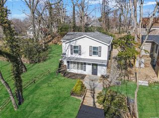 27 Hawthorne Rd, Rocky Point, NY 11778