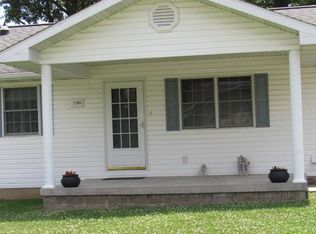 1100 SW 3rd St, Fairfield, IL 62837