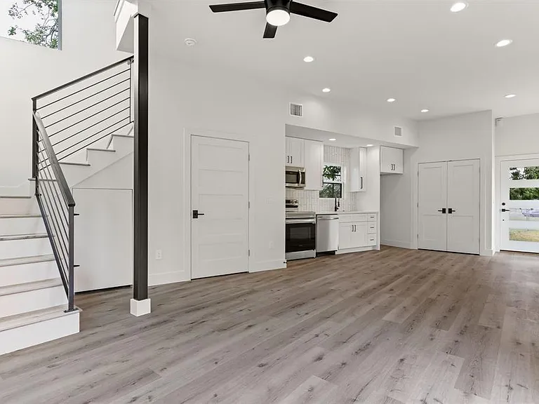 8507 Hathaway Dr #B — Photo 36