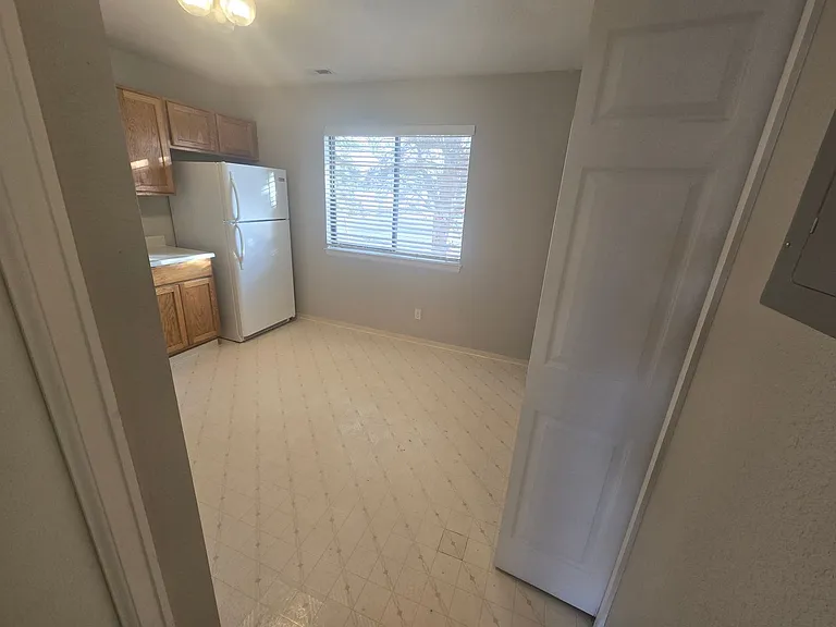 80 Blackburn Ln — Photo 5