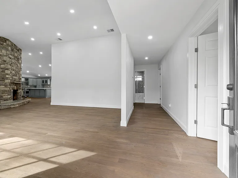 257 Southlawn Ave — Photo 5