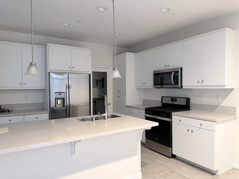 10539 Wilding Dr — Photo 2