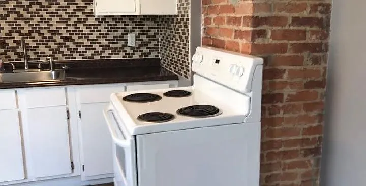 3 bed, 1200 sqft, $1,400 — Photo 2