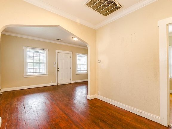 5th image of 4755 Parker Ave