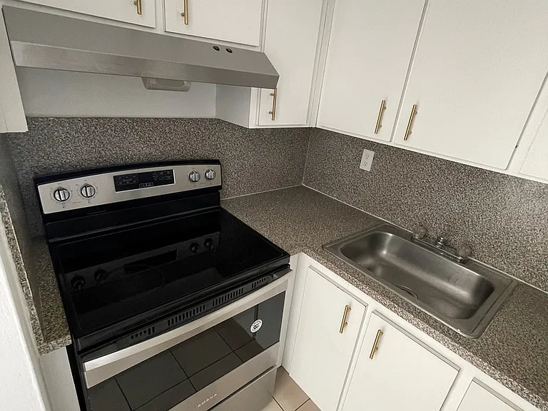 429 NE 23rd St #416 — Photo 19