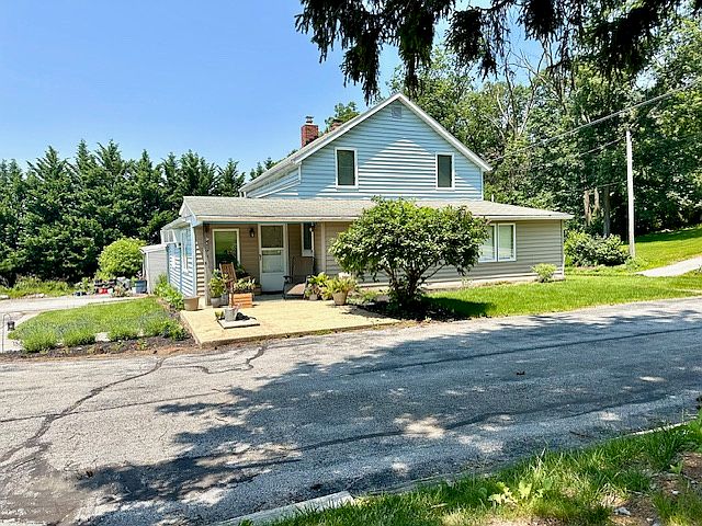 526 Lake Rd - Entrance & Patio