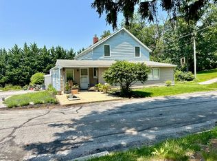 526 Lake Rd, Spring Grove, PA 17362