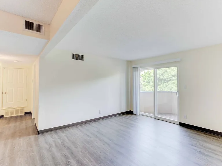 Americana Lakewood Apartments — Photo 35