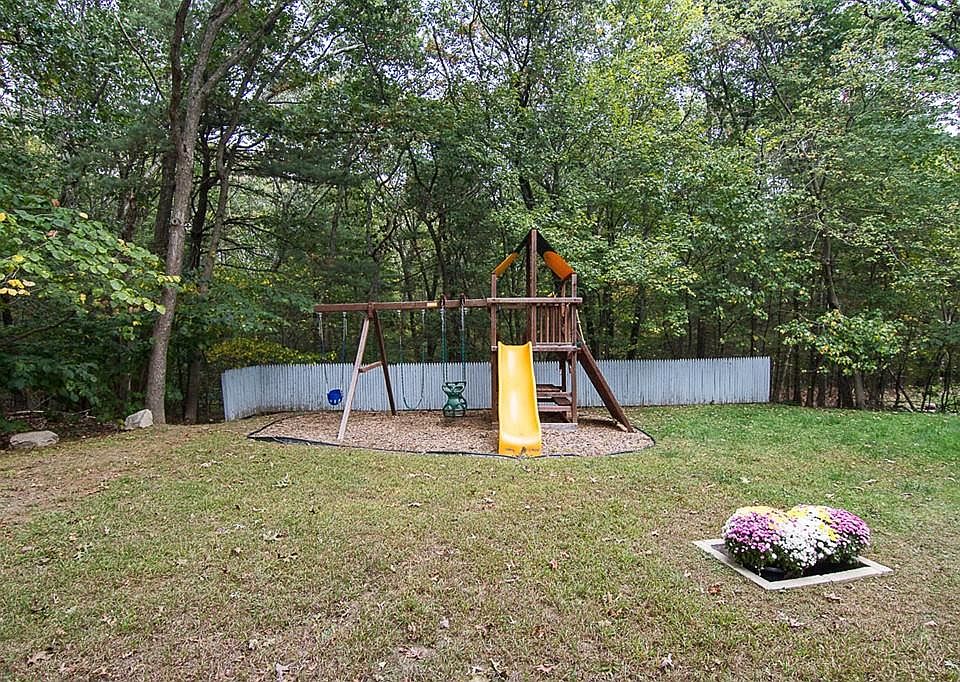 2nd image of 8 Deborah Dr