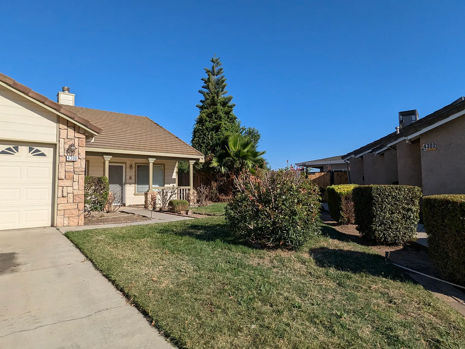 4300 Gastonbury Ct — Photo 2