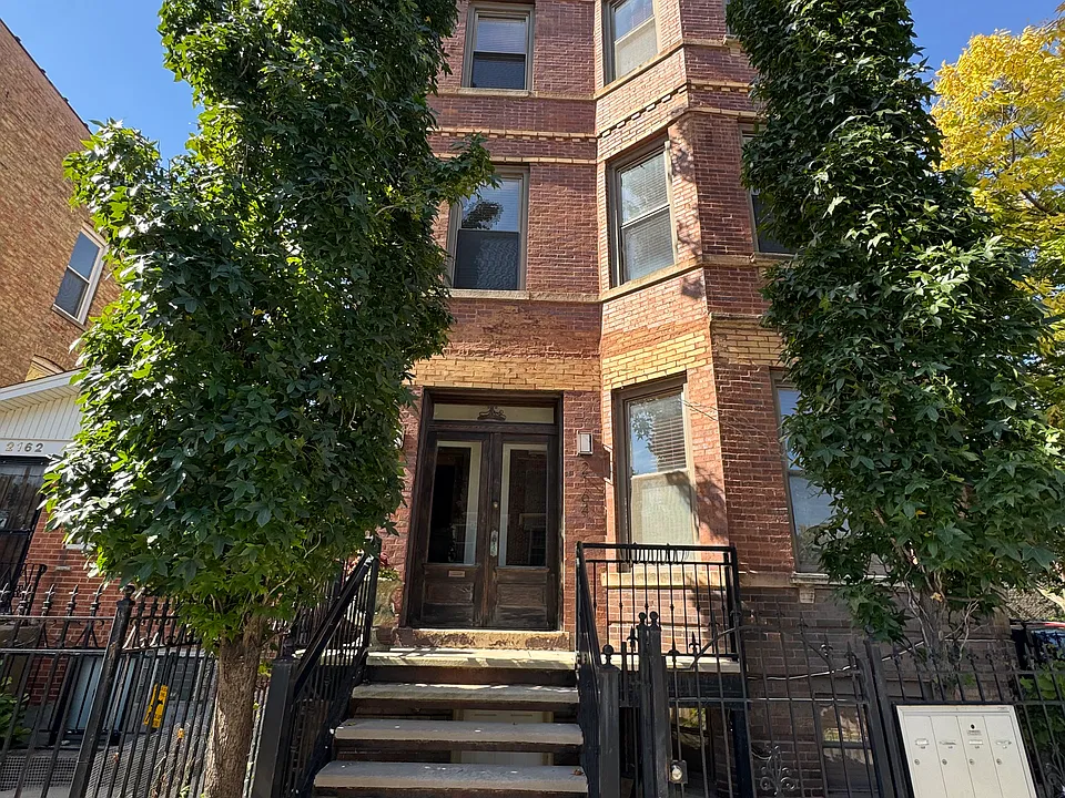 2164 N Oakley Ave #G