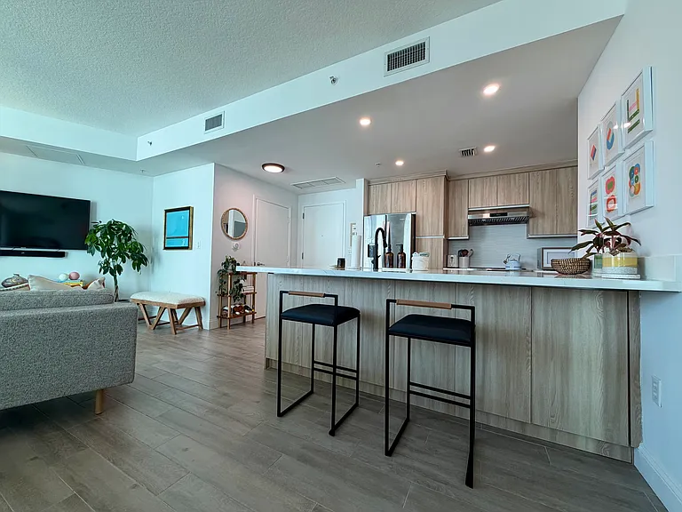 1900 N Bayshore Dr #2019 — Photo 4