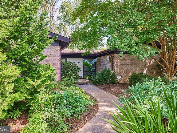 3rd image of 8805 Mansion Farm Pl