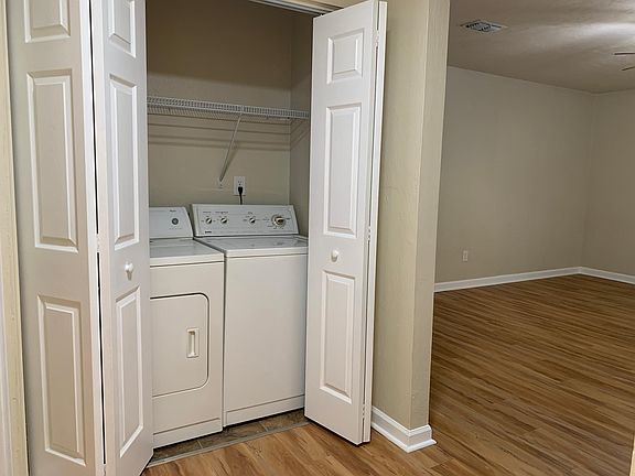 2nd image of 124 Locke St #C