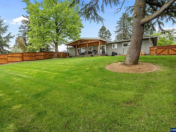 3rd image of 2239 Steiwer Rd SE
