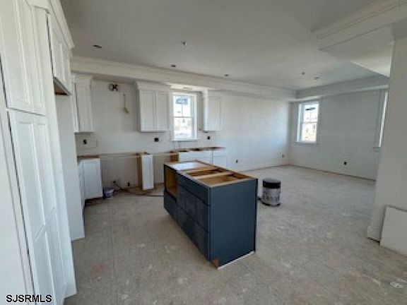 3rd image of 201 West Ave #C