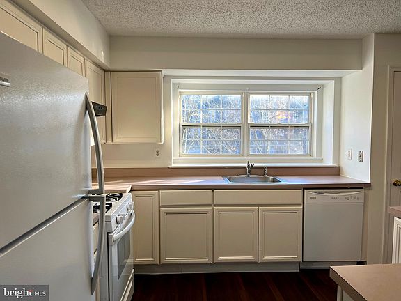 5th image of 15 Halstead Pl
