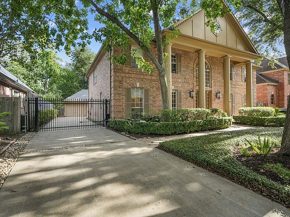 2nd image of 15 Hilshire Grove Ln