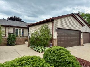 5041 Sandalwood Dr, Grand Blanc, MI 48439