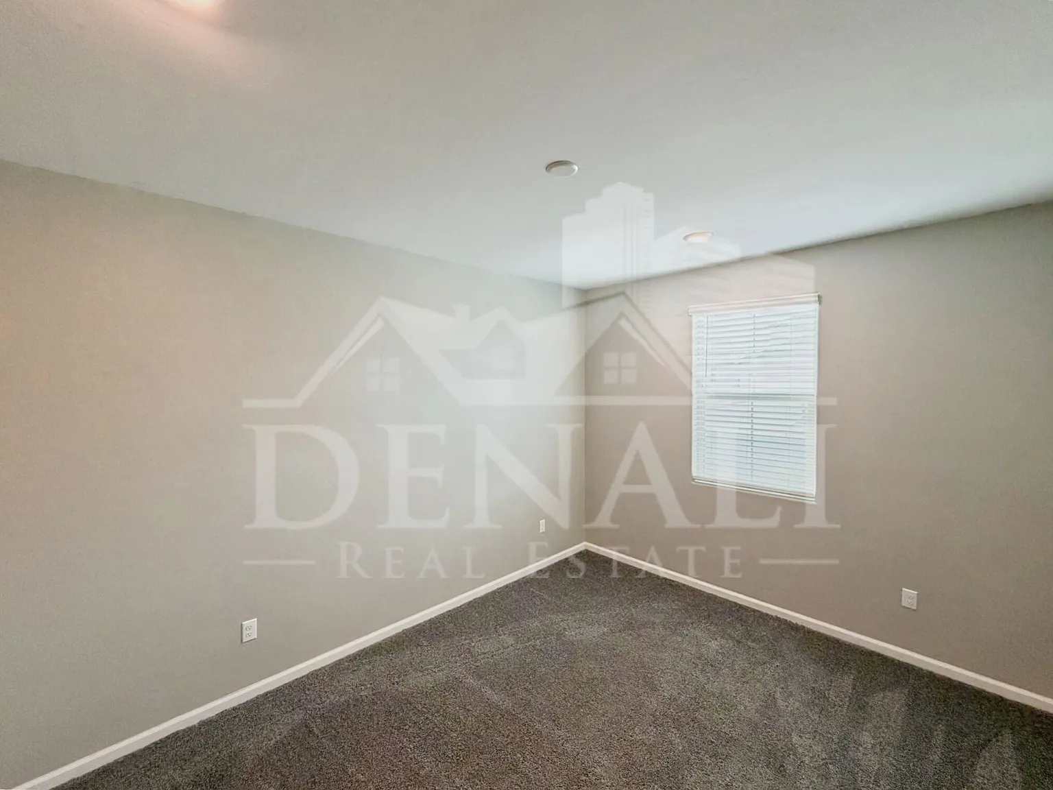 4 bed, 2.0 bath, 2208 sqft, $2,095 — Photo 3