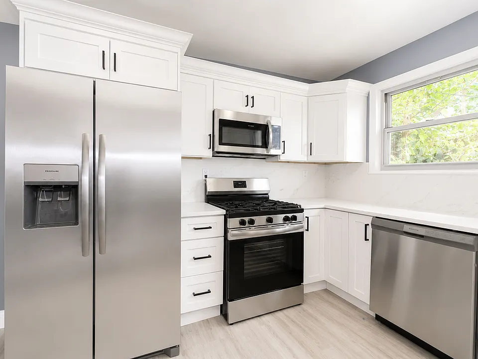 1140 Victory Blvd #1