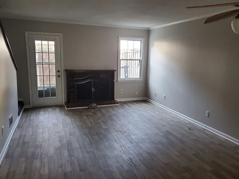 1913 Spring Wood Dr — Photo 2