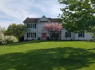 5 Fieldston Grv, Fairport, NY 14450