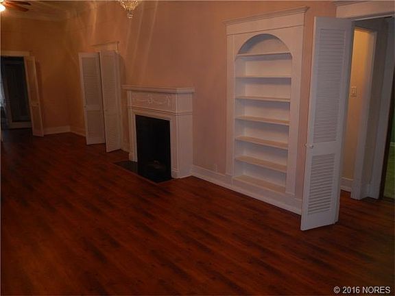 3rd image of 323 W Davis Dr