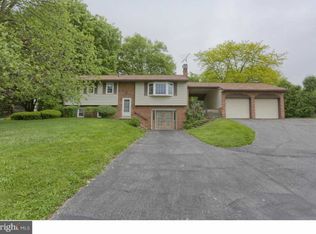 25 Meadow Hill Dr, Bernville, PA 19506