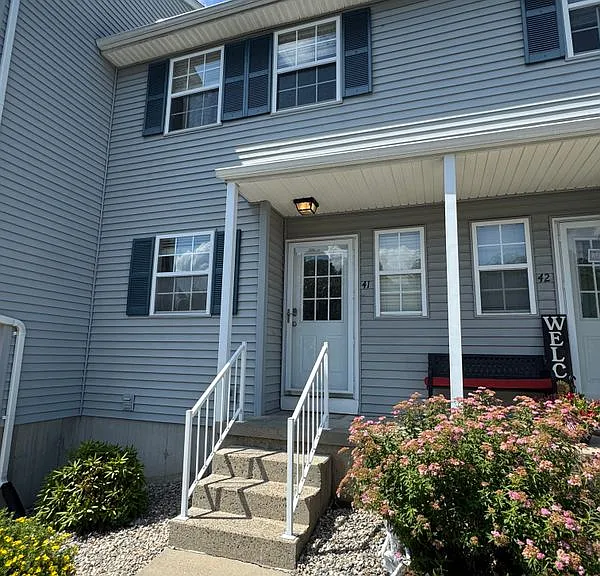 41 Waters Edge Dr #41 — Photo 1