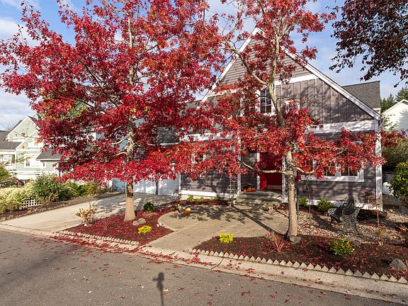 2nd image of 811 Village Cir NW