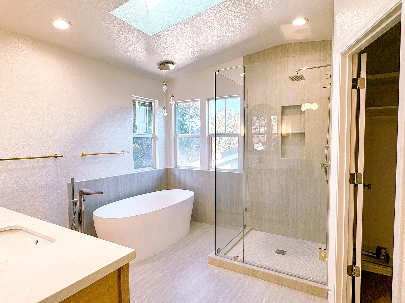 4 bed, 2.5 bath, 2166 sqft, $5,500 — Photo 4