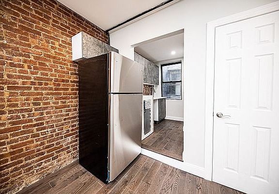 3rd image of 310 E 89th St #16J