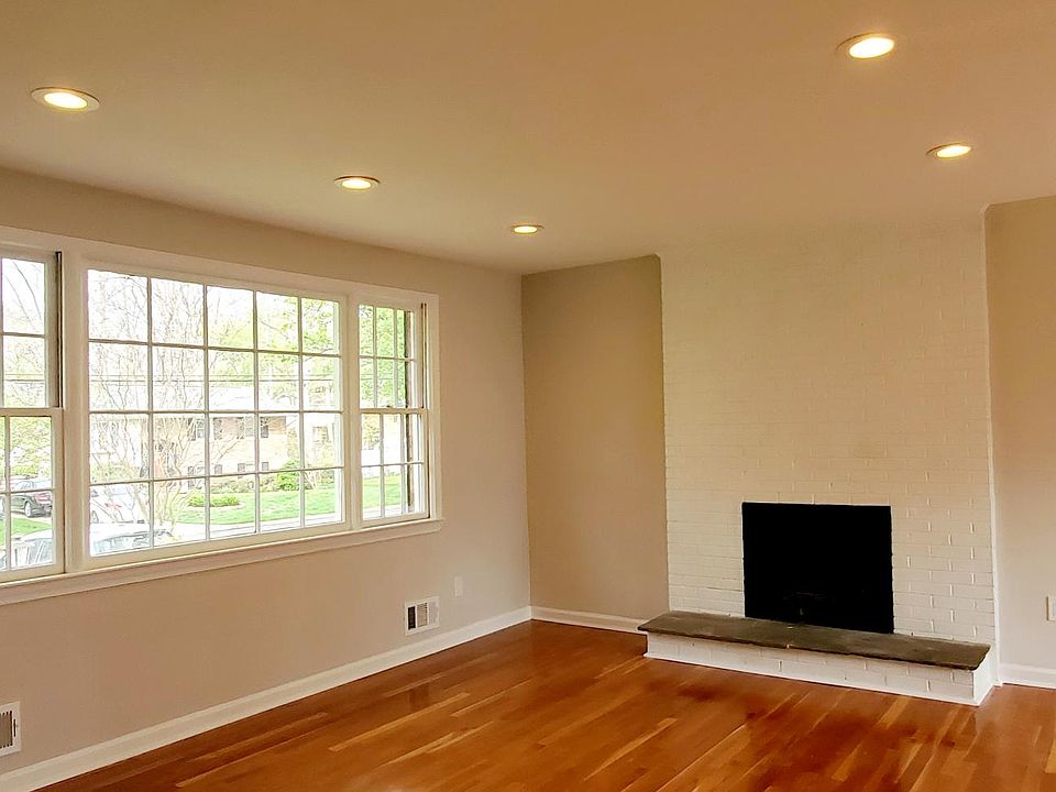 2nd image of 6913 Greenwood Dr
