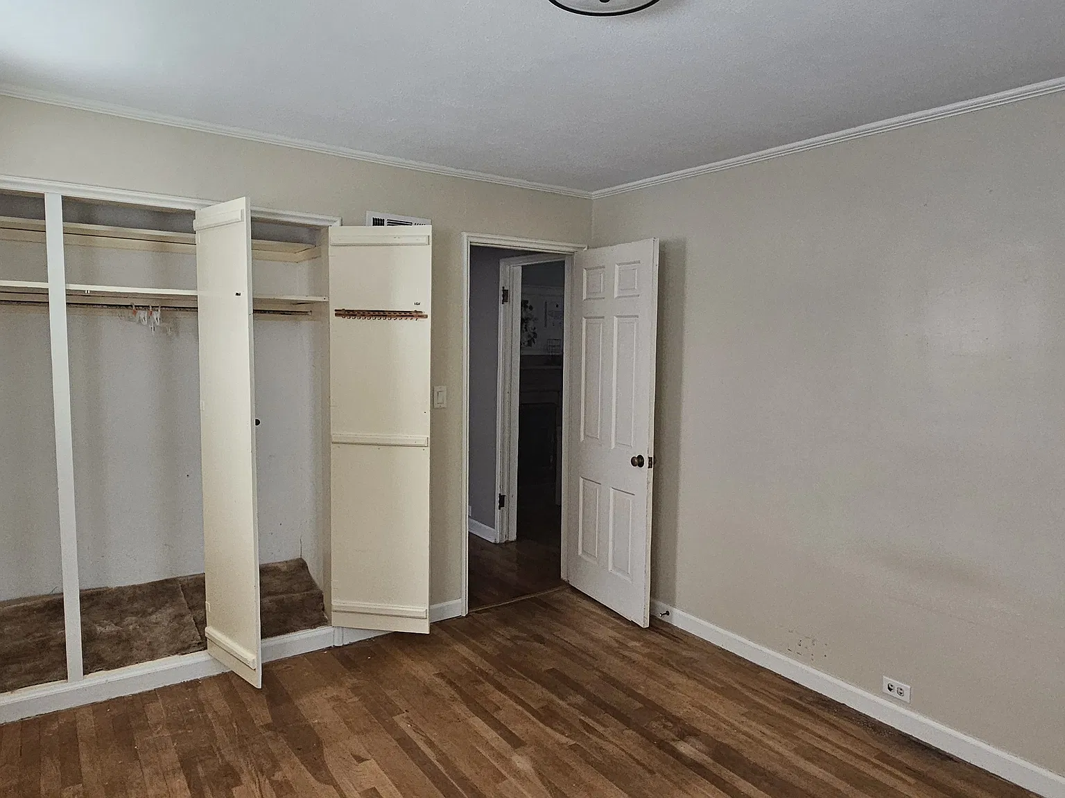1423 N Garland St — Photo 2
