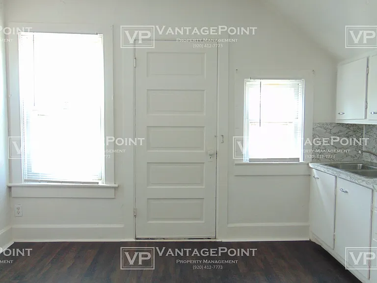 1163 McCormick St — Photo 9