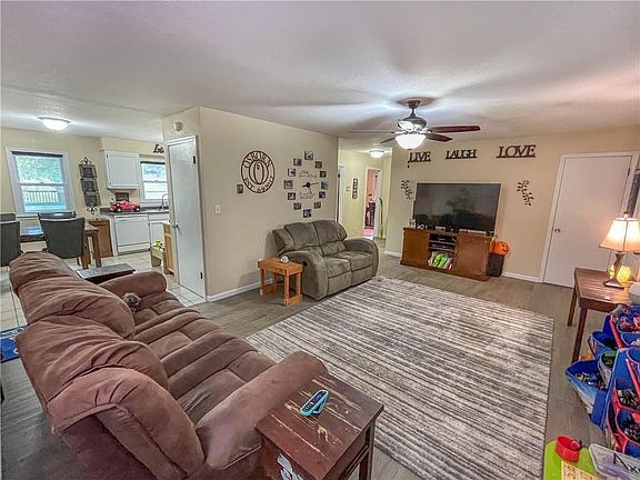 2nd image of 3633 Lake Trenton Dr