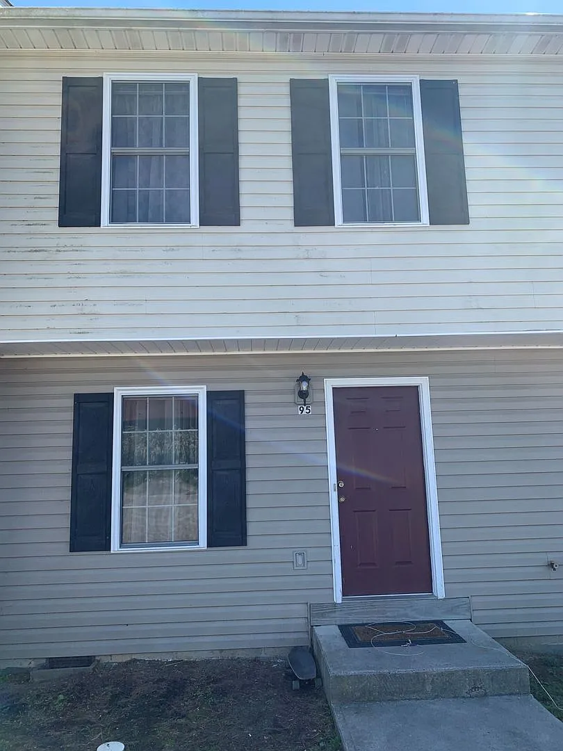 3 Bedroom 2.5 Bath Townhouse — Photo 1