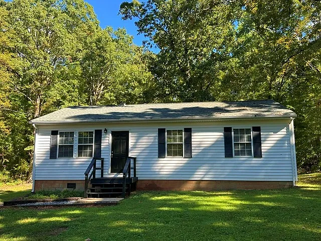 3 bed, 1000 sqft, $1,895 — Photo 1