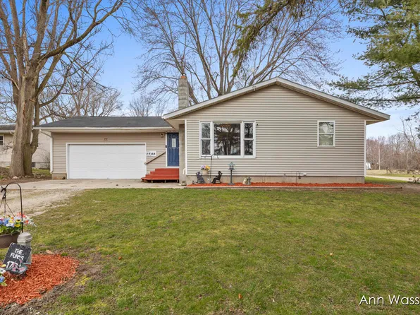 1721 Sophia St, Ravenna, MI 49451