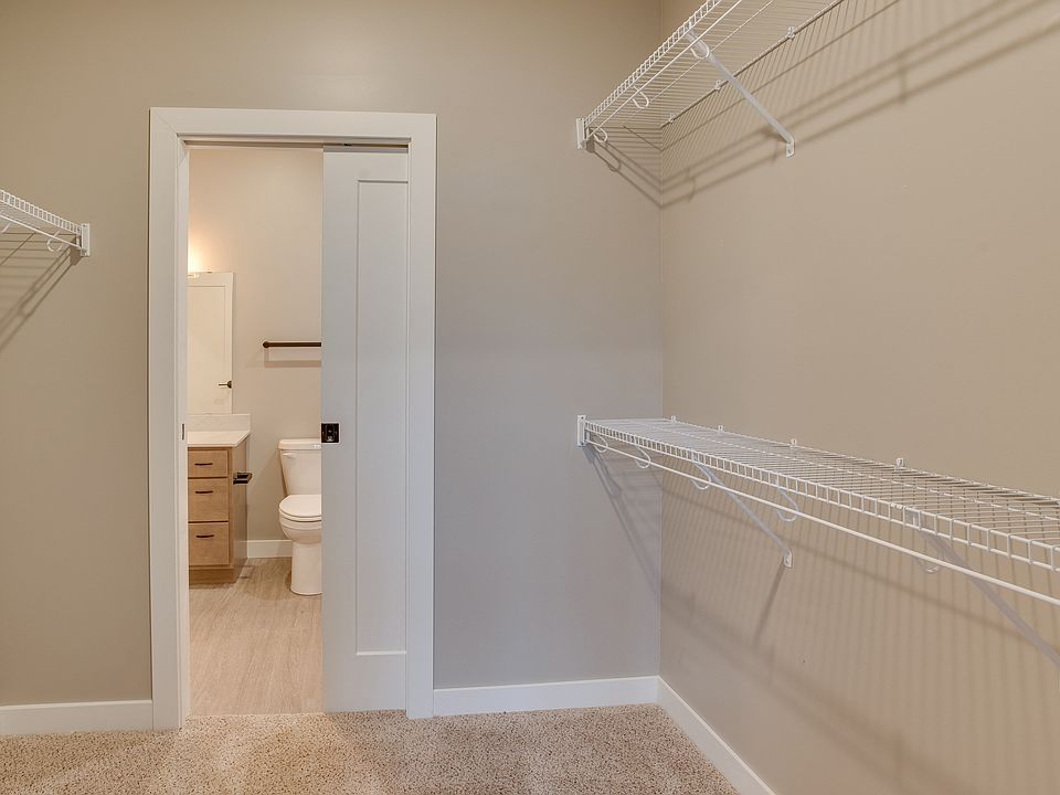 Bella Rose Apartments Closet