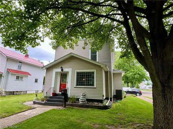 1011 E Front St, Dover, OH 44622