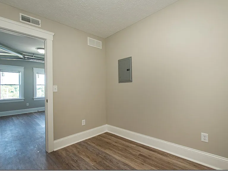 1406 W 75th St — Photo 24