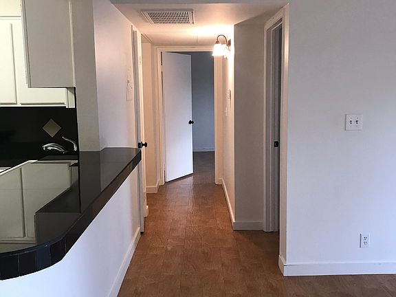 5th image of 6910 Balboa Blvd APT 2
