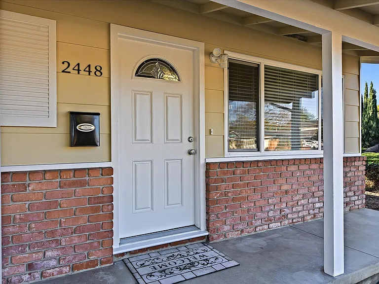 2448 Whitethorne Dr — Photo 4
