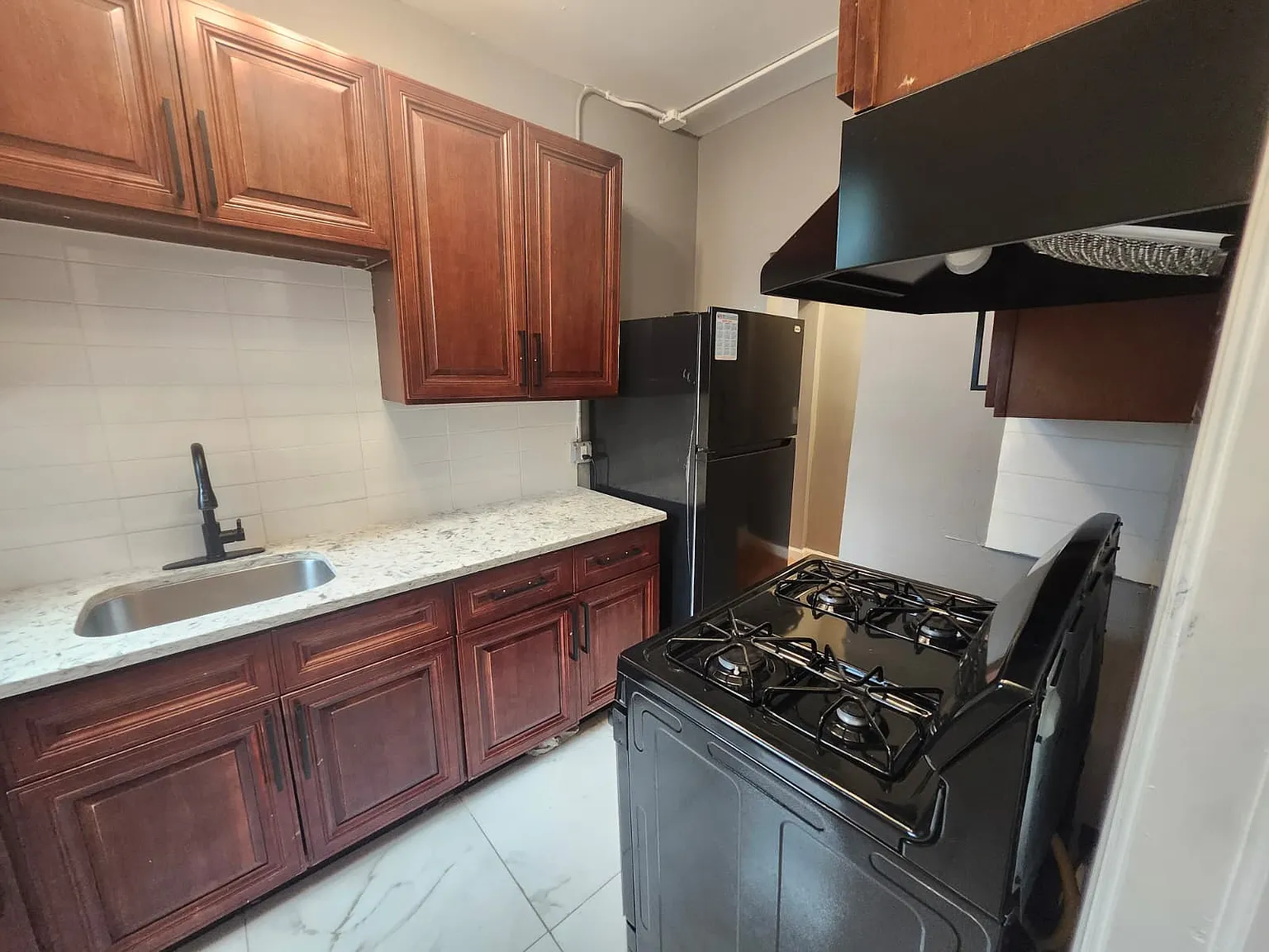 717 Arlington Ave — Photo 2