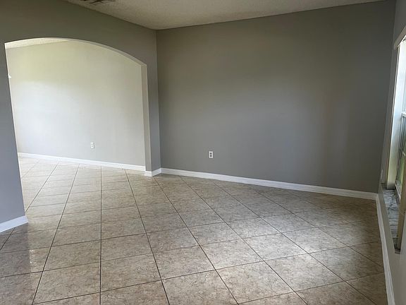 4th image of 694 Cotulla Dr