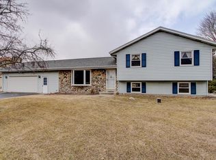 W258S6825 Ivy Ct, Waukesha, WI 53189